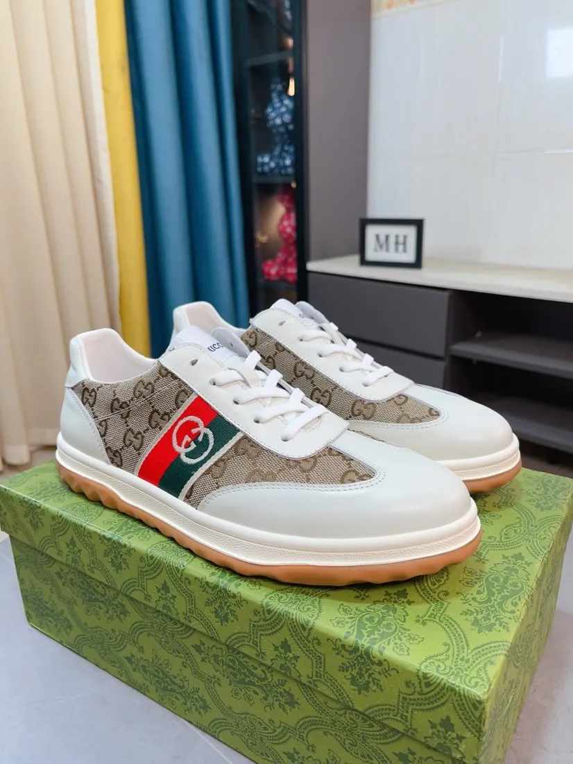 Men's shoes 💰420🌹🌹GUCCI [Gucci] New high-end brand of men's shoes, the latest fashionable casual men's shoes, trendy and versatile, relaxed and sporty style, uppers imported from Italy, first-layer cowhide, genuine leather lining, and ultra-fine workmanship. Original personalized fashionable rubber wear-resistant outsole, light and comfortable on the foot, size 38-44